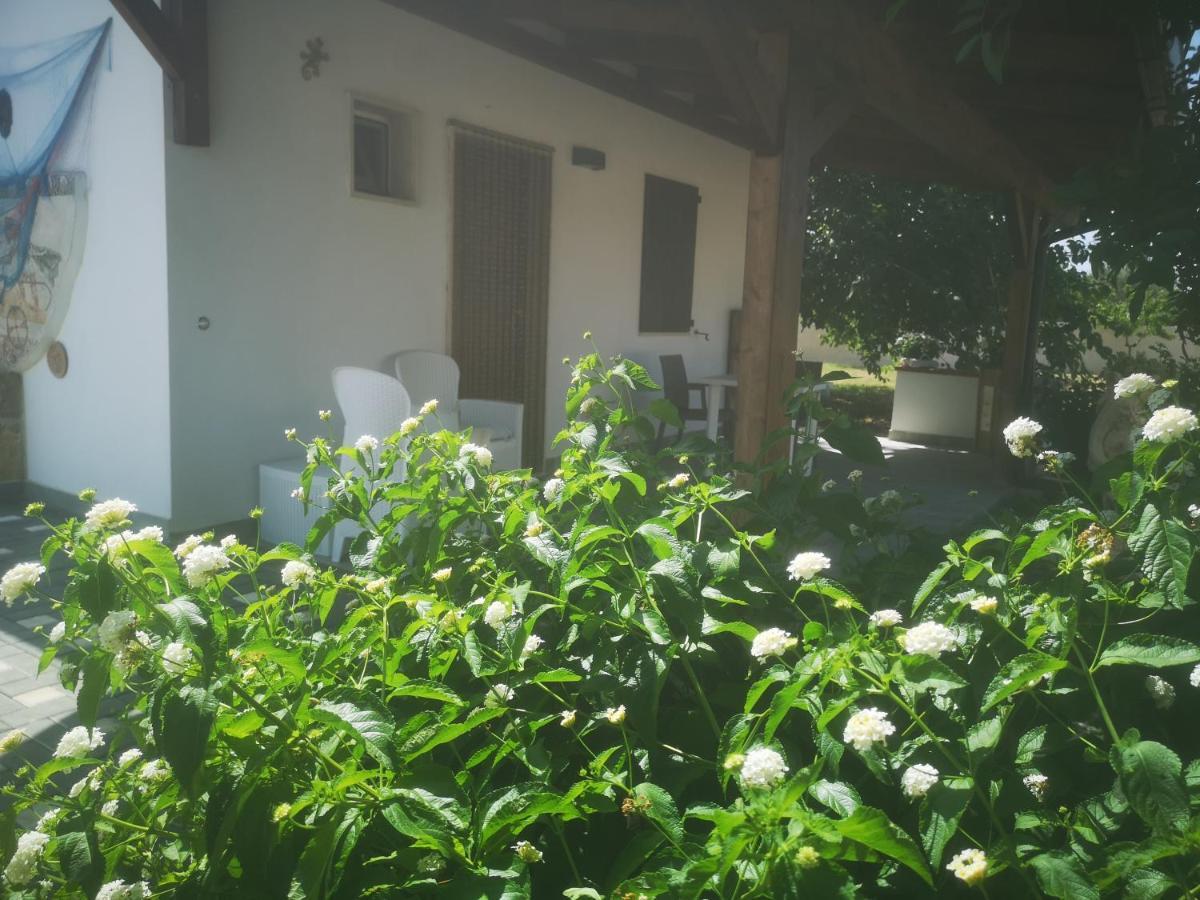 B&B Angolo Magico Parabita Exteriör bild